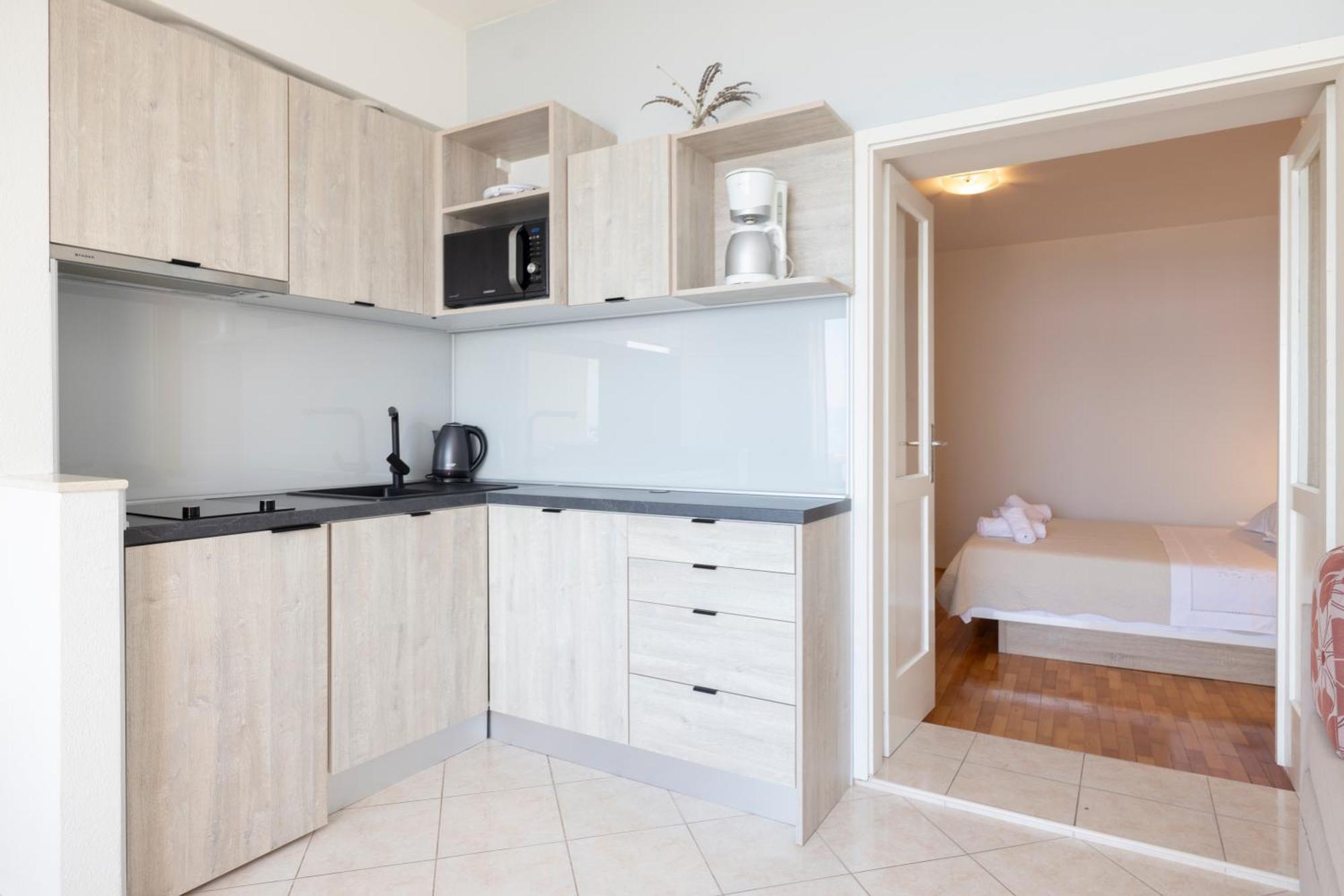 Apartmans Lale Brela Eksteriør billede