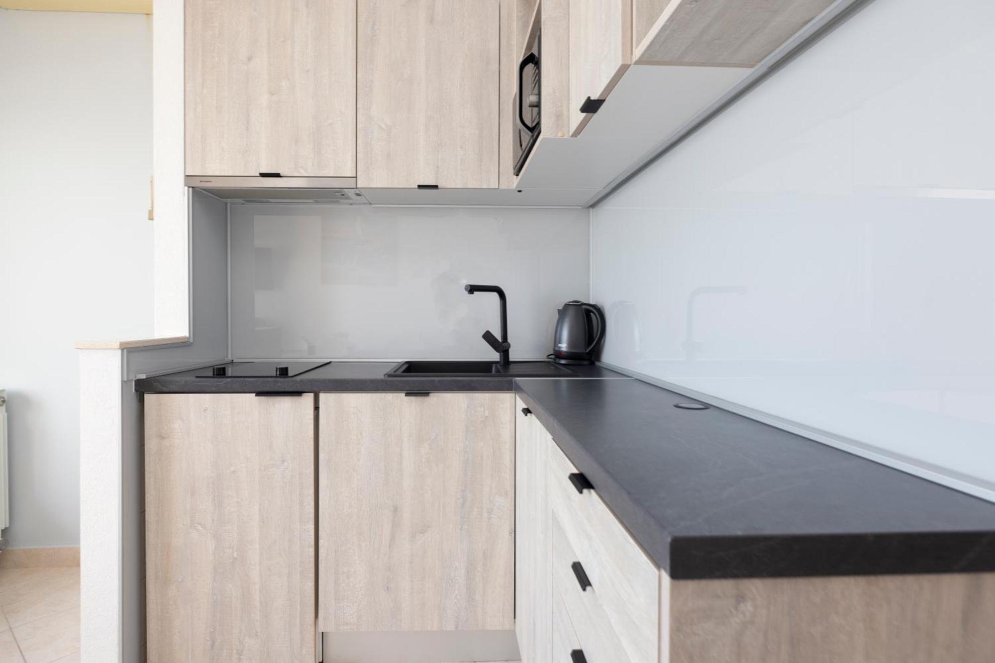 Apartmans Lale Brela Eksteriør billede