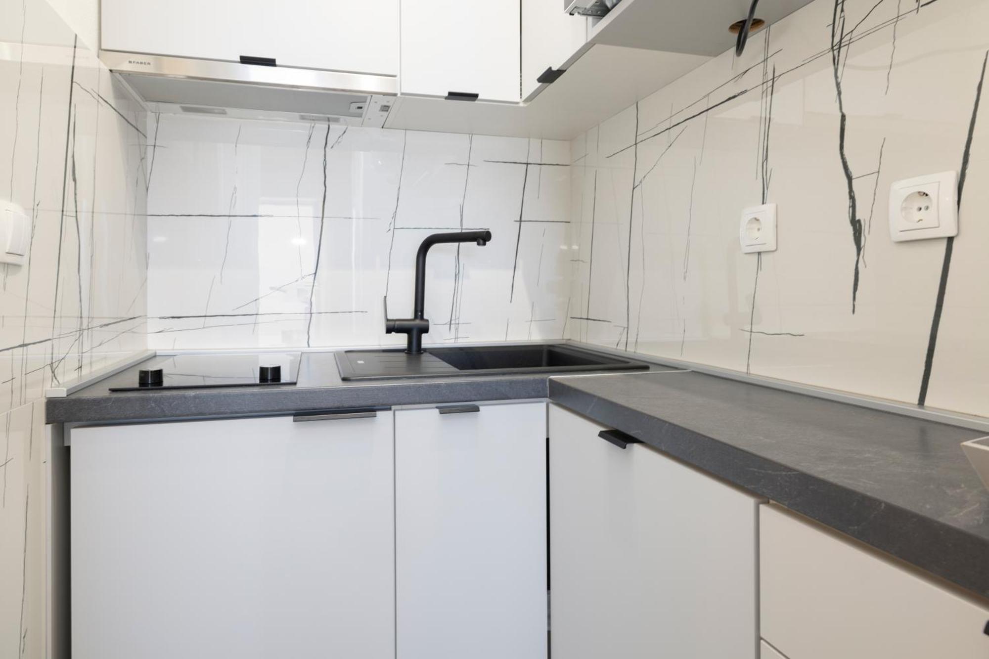 Apartmans Lale Brela Eksteriør billede